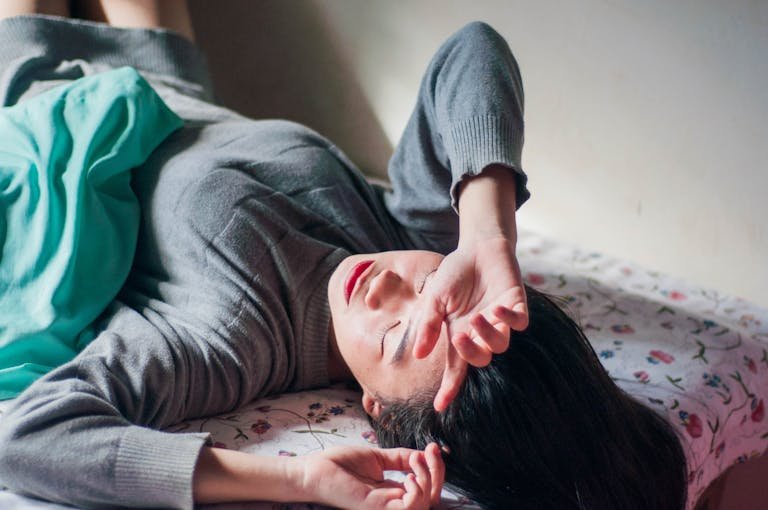 4 stages of adrenal fatigue – woman looking depleted